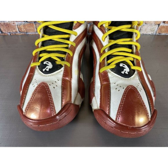 2013 Reebok Shaqnosis OG Miami Heat White Red Yellow Black Shaq Size 5.5 - Picture 3 of 10